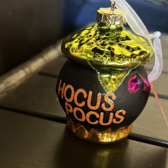 Hocus Pocus Sparkly Cauldron Ornament NWT - Picture 10 of 12